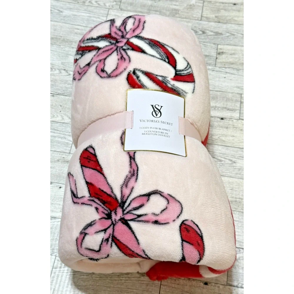 NWT Victoria's Secret Pink Blanket Candy Cane Bow Holiday 2025 Plush Throw 50x60